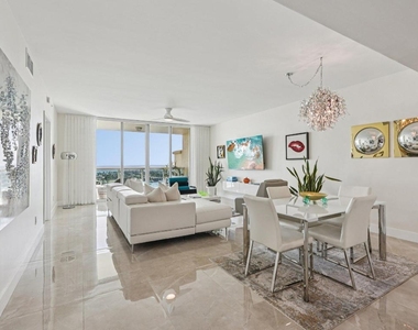 2640 Lake Shore Drive - Photo Thumbnail 4