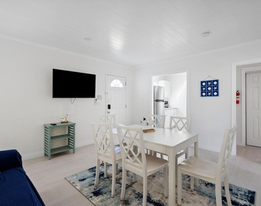 670 Hernando Street - Photo Thumbnail 3