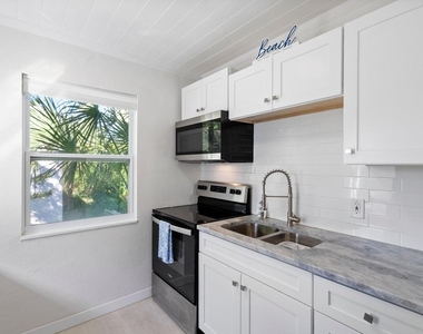 670 Hernando Street - Photo Thumbnail 6