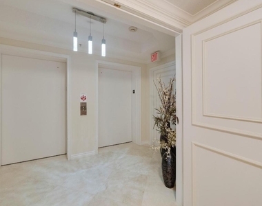 700 Ocean Royale Way - Photo Thumbnail 7