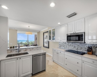 700 Ocean Royale Way - Photo Thumbnail 12