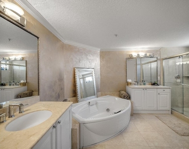 700 Ocean Royale Way - Photo Thumbnail 16
