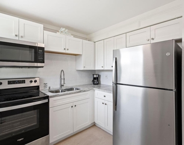 670 Hernando Street - Photo Thumbnail 5