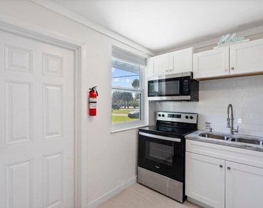 670 Hernando Street - Photo Thumbnail 4