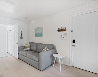 670 Hernando Street - Photo Thumbnail 2