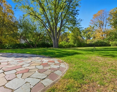 39 Cox Avenue - Photo Thumbnail 3