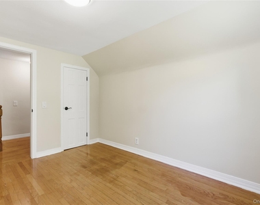 39 Cox Avenue - Photo Thumbnail 17