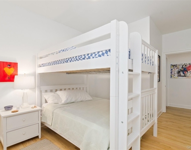 260 Dune Road - Photo Thumbnail 12