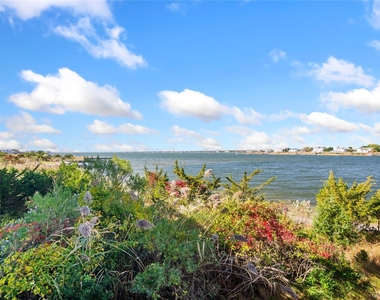 260 Dune Road - Photo Thumbnail 17