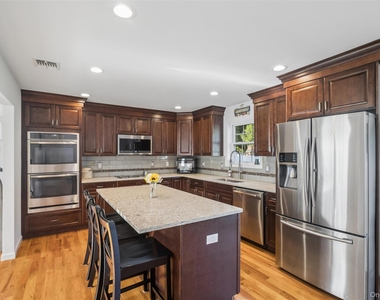 16 Mastro Court - Photo Thumbnail 8