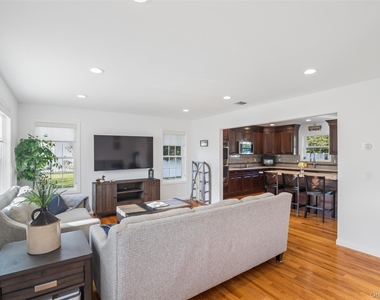 16 Mastro Court - Photo Thumbnail 5