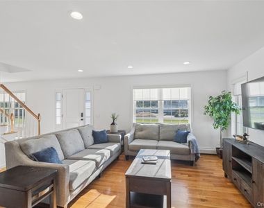 16 Mastro Court - Photo Thumbnail 3