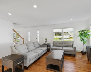 16 Mastro Court - Photo Thumbnail 4