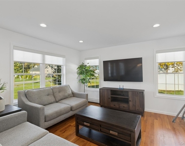 16 Mastro Court - Photo Thumbnail 5
