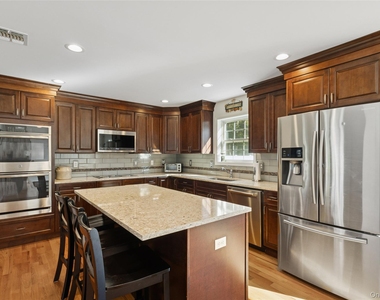 16 Mastro Court - Photo Thumbnail 9
