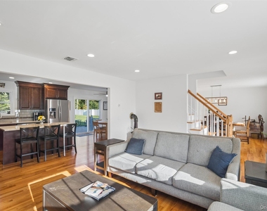 16 Mastro Court - Photo Thumbnail 6