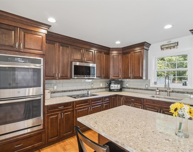 16 Mastro Court - Photo Thumbnail 9