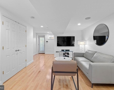 936 T Street Nw - Photo Thumbnail 4