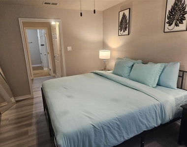 812 Marlin Street - Photo Thumbnail 4
