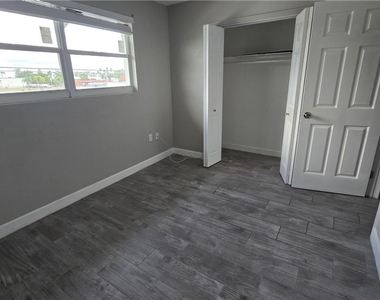 4952 Vincennes Street - Photo Thumbnail 3