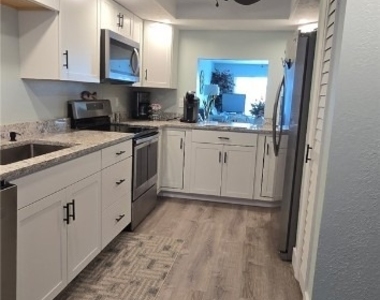 434 Tudor Drive - Photo Thumbnail 12