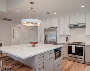 577 98th Avenue N - Photo Thumbnail 7