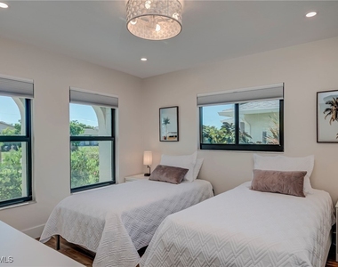 577 98th Avenue N - Photo Thumbnail 9