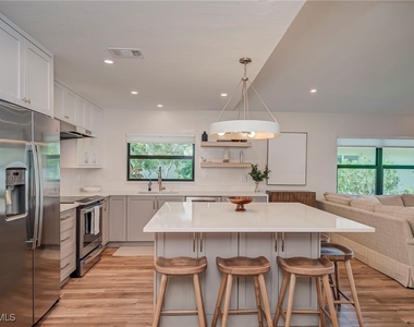 577 98th Avenue N - Photo Thumbnail 6
