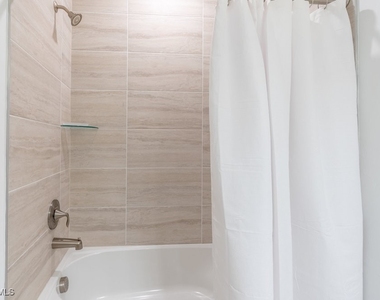 16352 Viansa Way - Photo Thumbnail 17