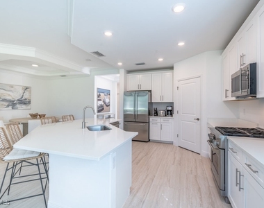 16352 Viansa Way - Photo Thumbnail 8