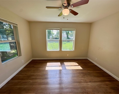 6 Southlawn Circle - Photo Thumbnail 8
