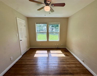 6 Southlawn Circle - Photo Thumbnail 12