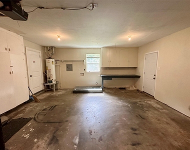 6 Southlawn Circle - Photo Thumbnail 10