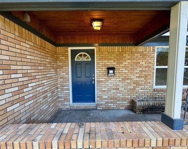 6 Southlawn Circle - Photo Thumbnail 5