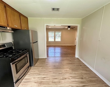 6 Southlawn Circle - Photo Thumbnail 6