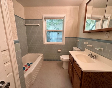 6 Southlawn Circle - Photo Thumbnail 9