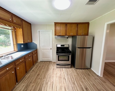 6 Southlawn Circle - Photo Thumbnail 4