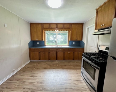 6 Southlawn Circle - Photo Thumbnail 18