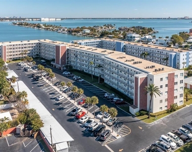 5575 Gulf Boulevard - Photo Thumbnail 2