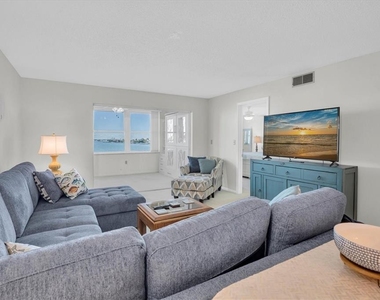 5575 Gulf Boulevard - Photo Thumbnail 9