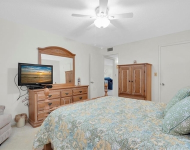 5575 Gulf Boulevard - Photo Thumbnail 16