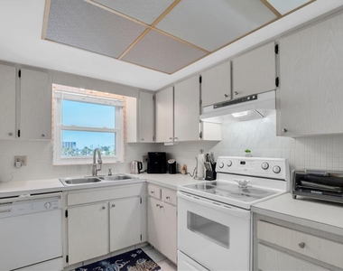 5575 Gulf Boulevard - Photo Thumbnail 12