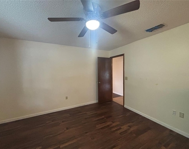 10211 Sw 93rd Court - Photo Thumbnail 12