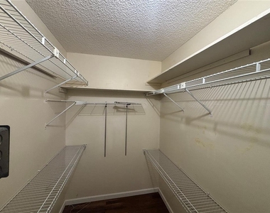 10211 Sw 93rd Court - Photo Thumbnail 15