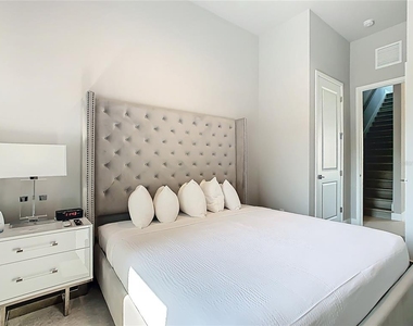 7740 Sandy Ridge Drive - Photo Thumbnail 32