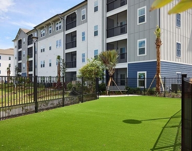 9500 Grandtree Avenue - Photo Thumbnail 11