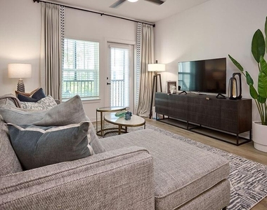 9500 Grandtree Avenue - Photo Thumbnail 22