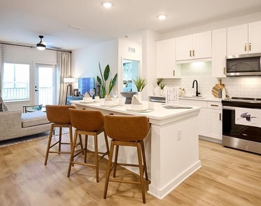 9500 Grandtree Avenue - Photo Thumbnail 17