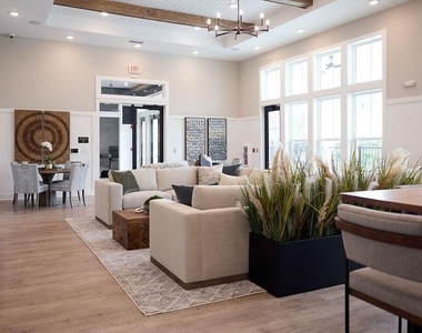 9500 Grandtree Avenue - Photo Thumbnail 6