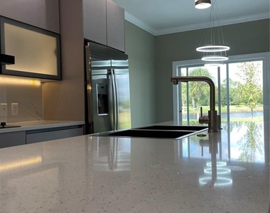 1810 Brentwood Court - Photo Thumbnail 4